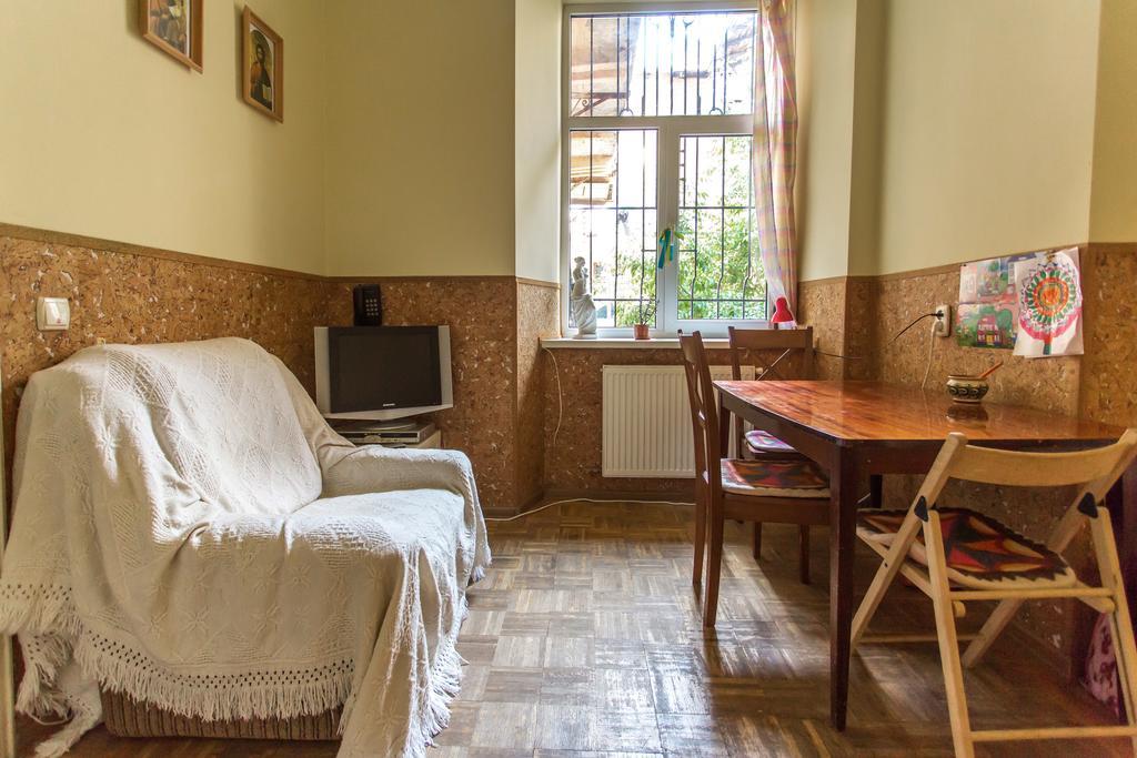 Magic Bus Hostel Lviv Eksteriør billede